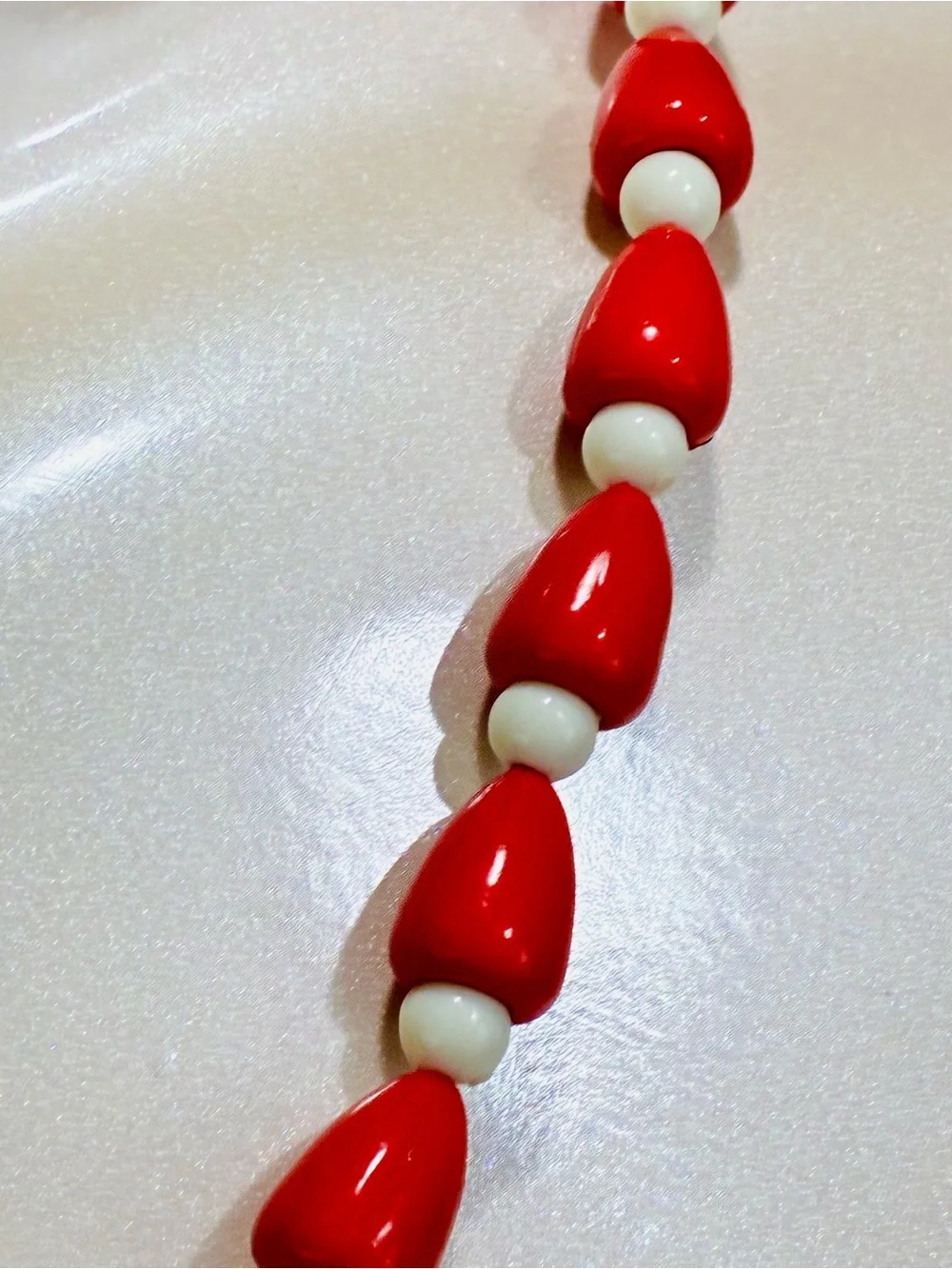 VTG Lucite Red and White Bead MCM Necklace - Retro Women’s Jewelry Lightweight